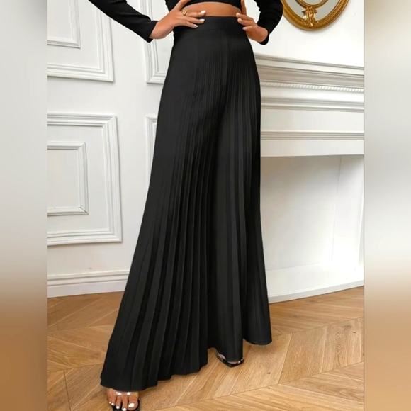 Wide Leg Black Dress Pants with Pleated Details - Picture 3 of 7